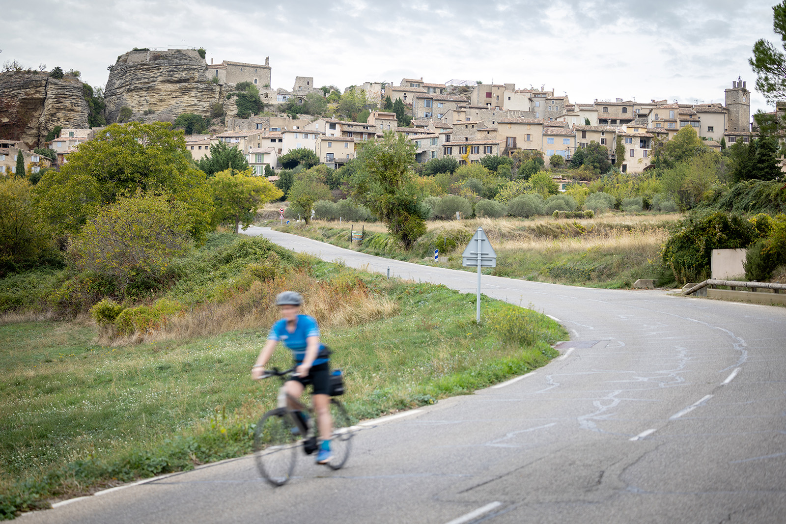 Provence’s Luberon to Côtes du Rhône Easygoing Electric Bike Tour ...