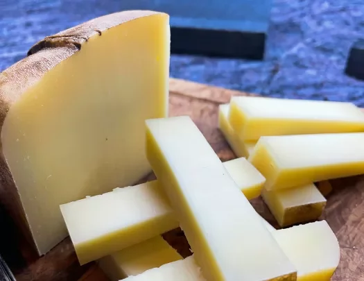 Plate of Mallorcan cheese sliced.