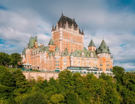 Wide shot of the Fairmont Le Château Frontenac.