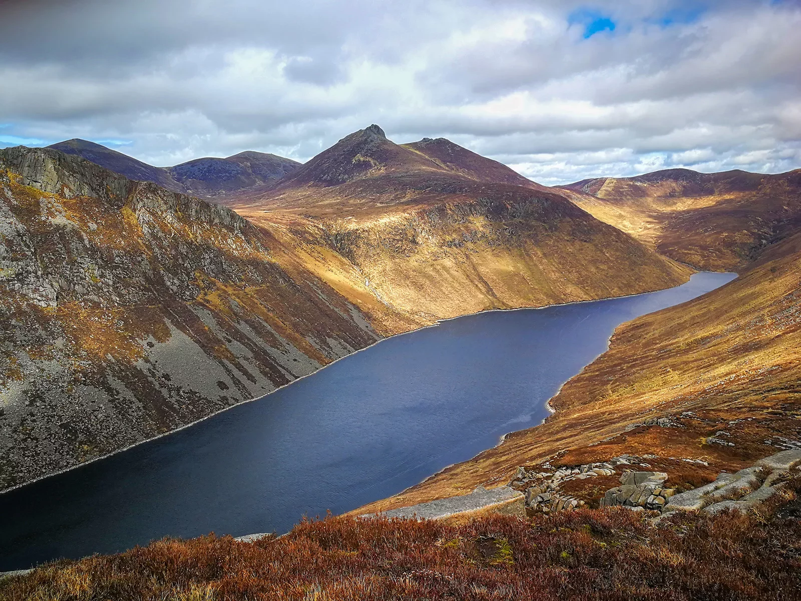 Wide river in between two hills